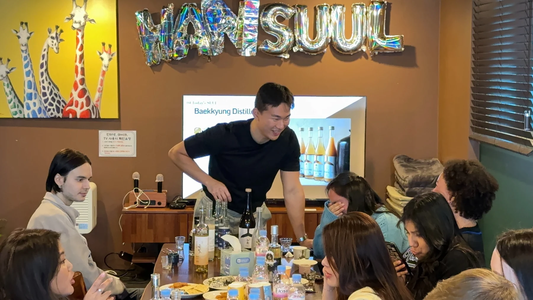 Introducing Korean spirits at a Hansuul event